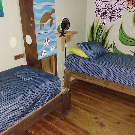 Roatan Backpackers' Hostel Sandy Bay Exteriör bild