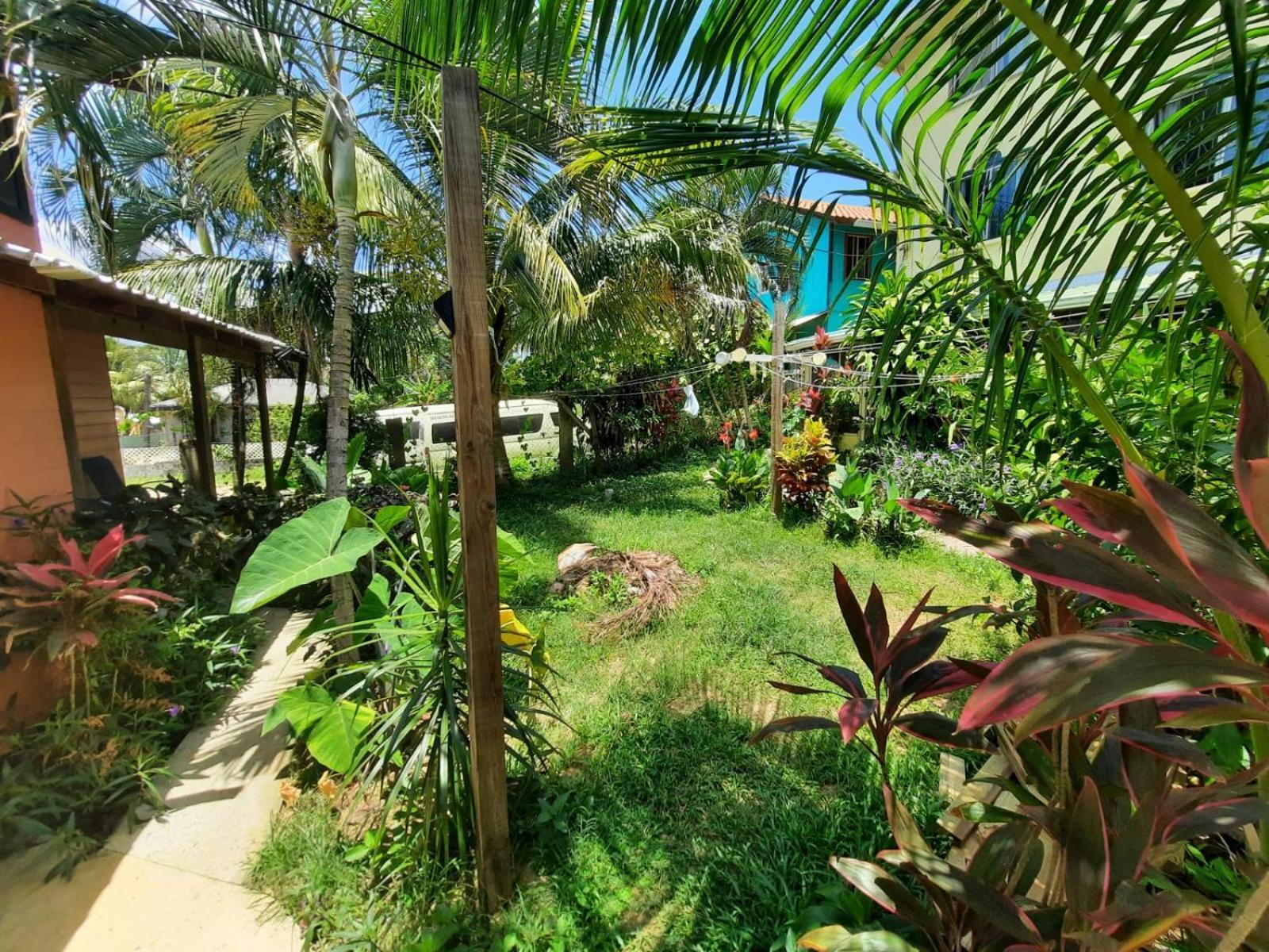 Roatan Backpackers' Hostel Sandy Bay Exteriör bild