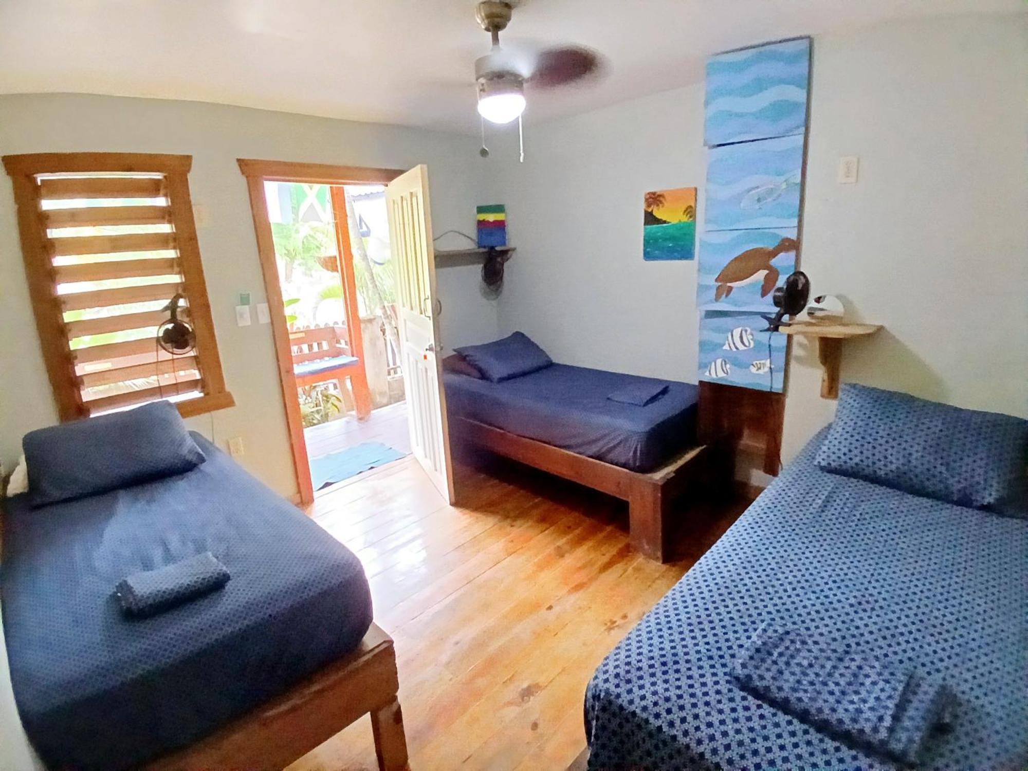 Roatan Backpackers' Hostel Sandy Bay Exteriör bild