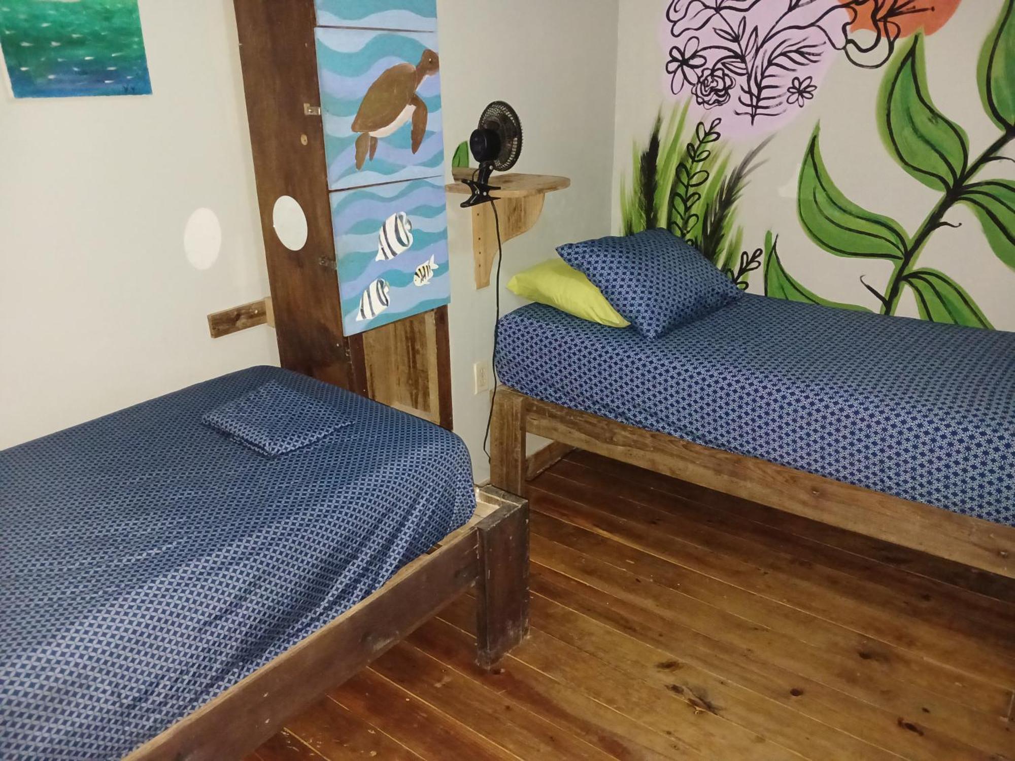 Roatan Backpackers' Hostel Sandy Bay Exteriör bild