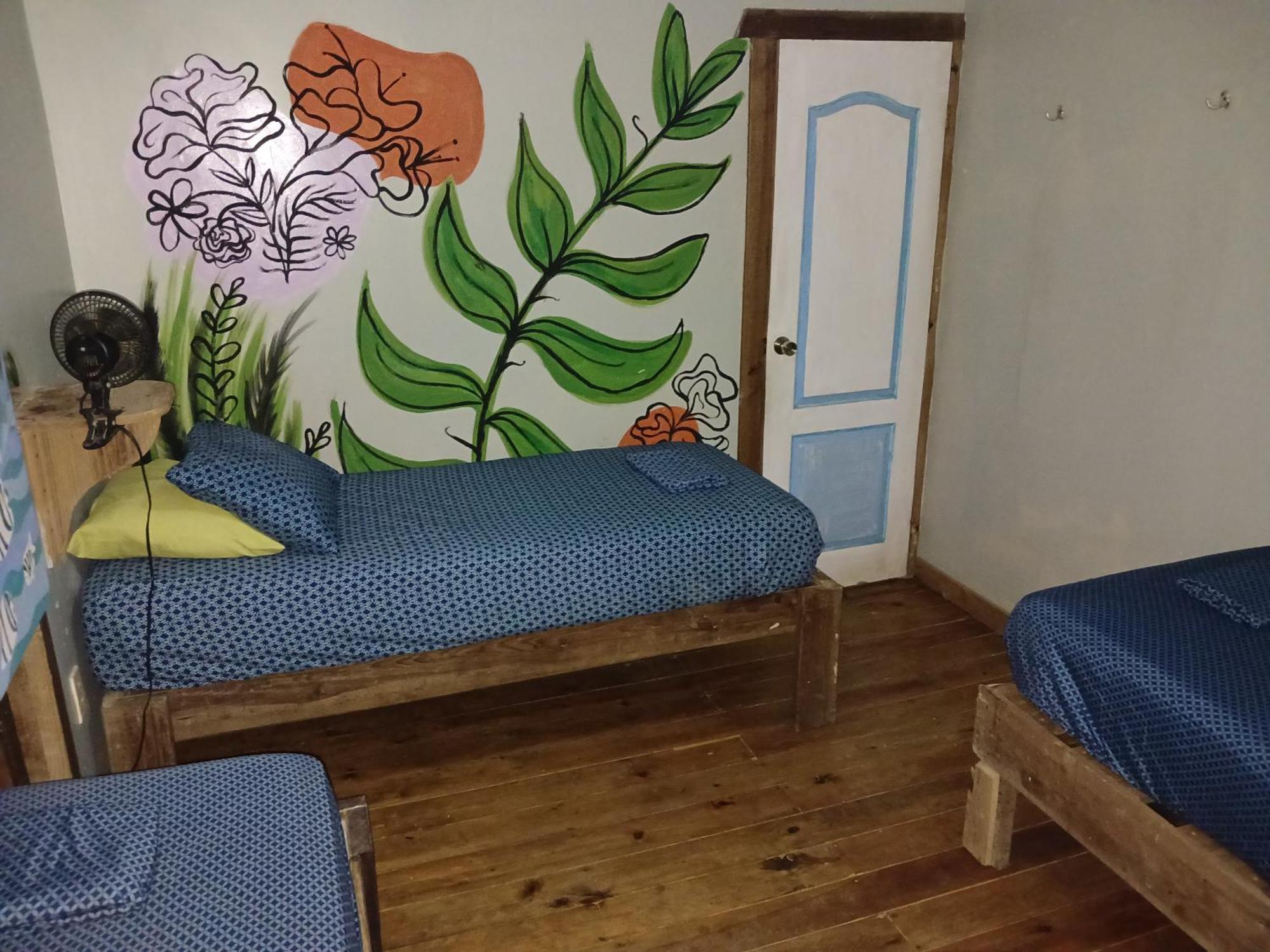 Roatan Backpackers' Hostel Sandy Bay Exteriör bild
