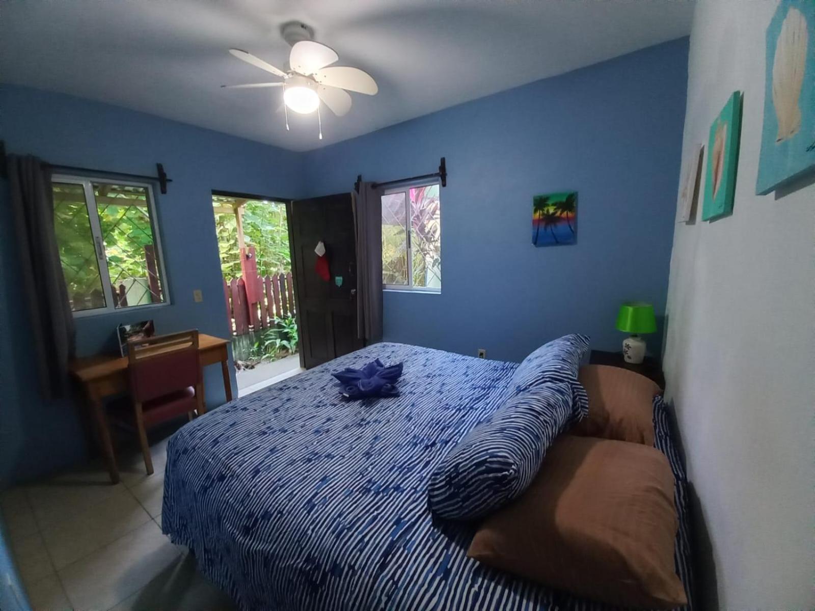 Roatan Backpackers' Hostel Sandy Bay Exteriör bild